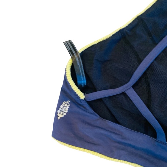 ⭐️ FREE PEOPLE MOVEMENT Strappy Back Halter Style Sports Bra - Picture 3 of 5